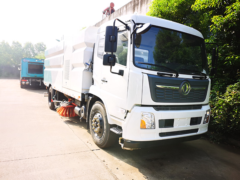 東風(fēng)天錦洗掃車(chē)